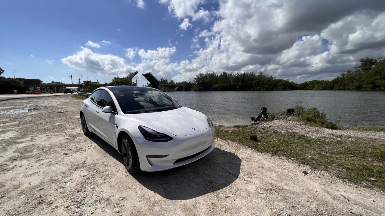 2023 Tesla Model 3 - Image 8 of 21