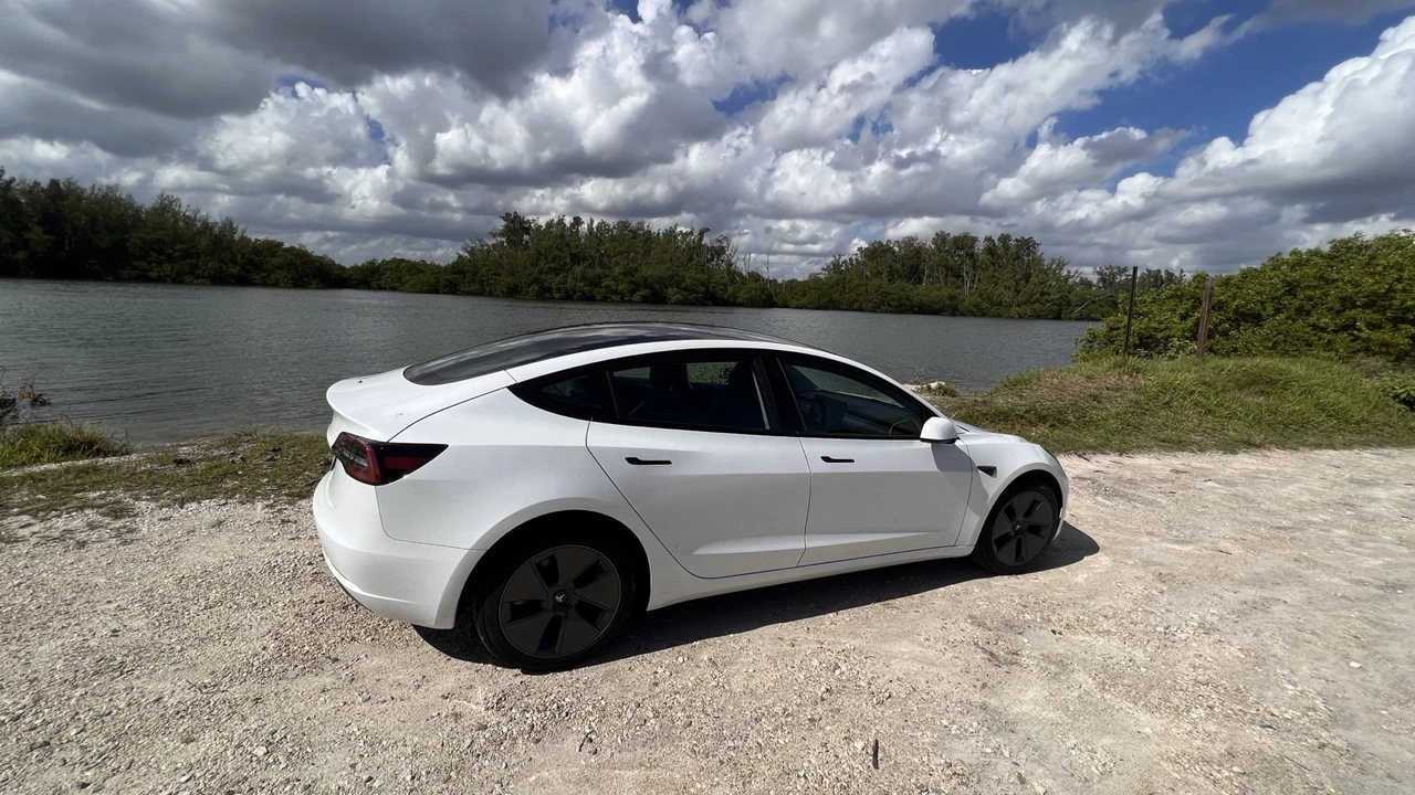 2023 Tesla Model 3 - Image 9 of 21