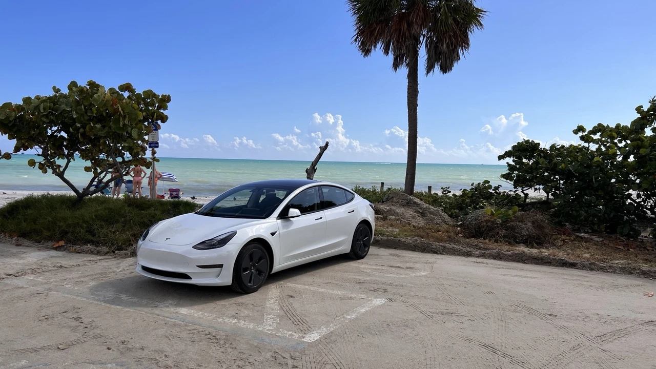 2023 Tesla Model 3 - Image 5 of 21