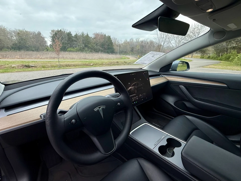 2023 Tesla Model S - Image 11 of 21