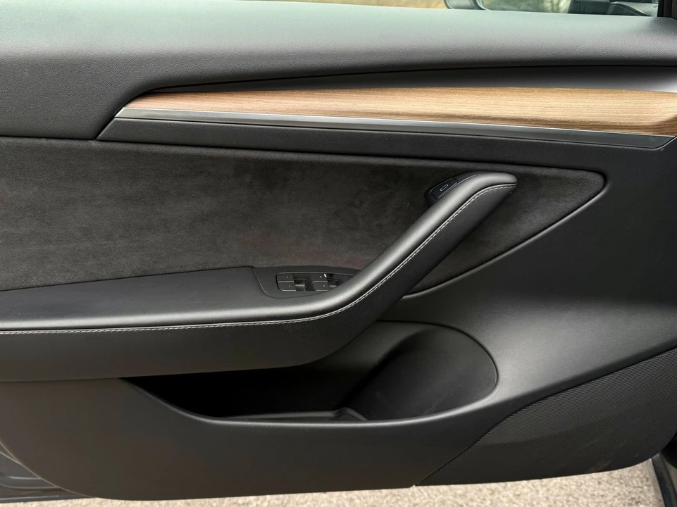 2023 Tesla Model S - Image 12 of 21