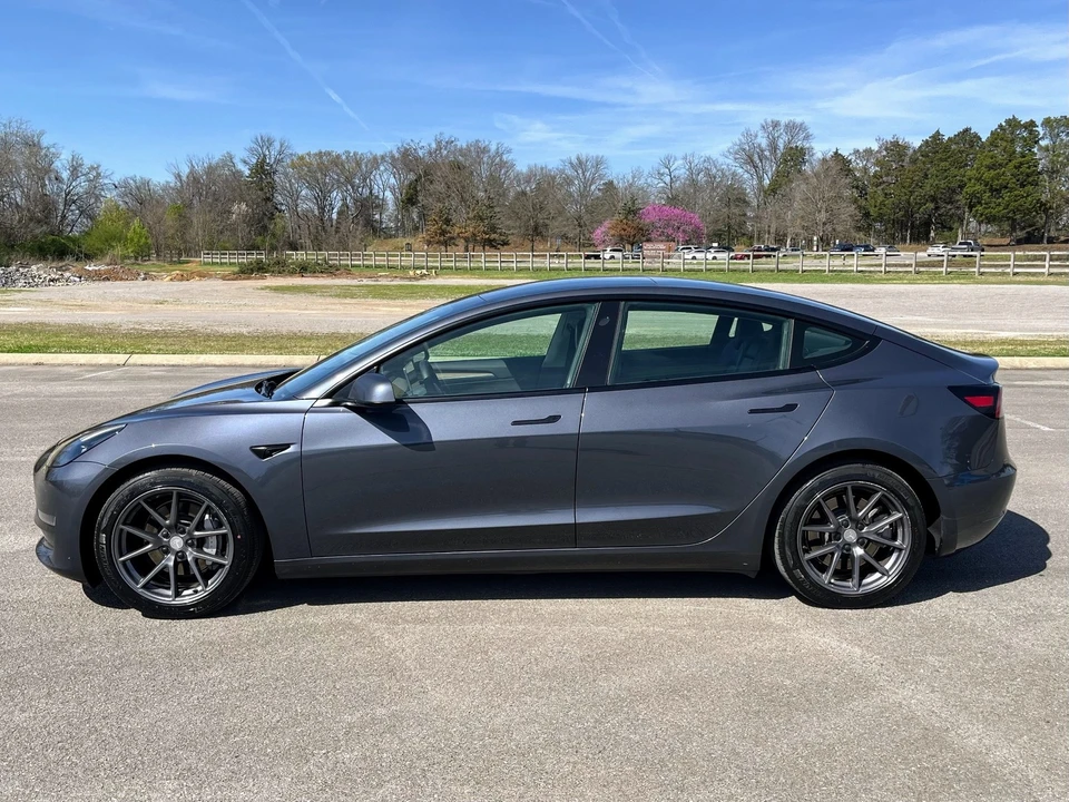 2023 Tesla Model S - Image 7 of 21