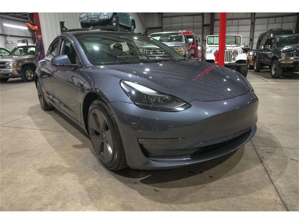 2023 Tesla Model 3 - Image 12 of 31