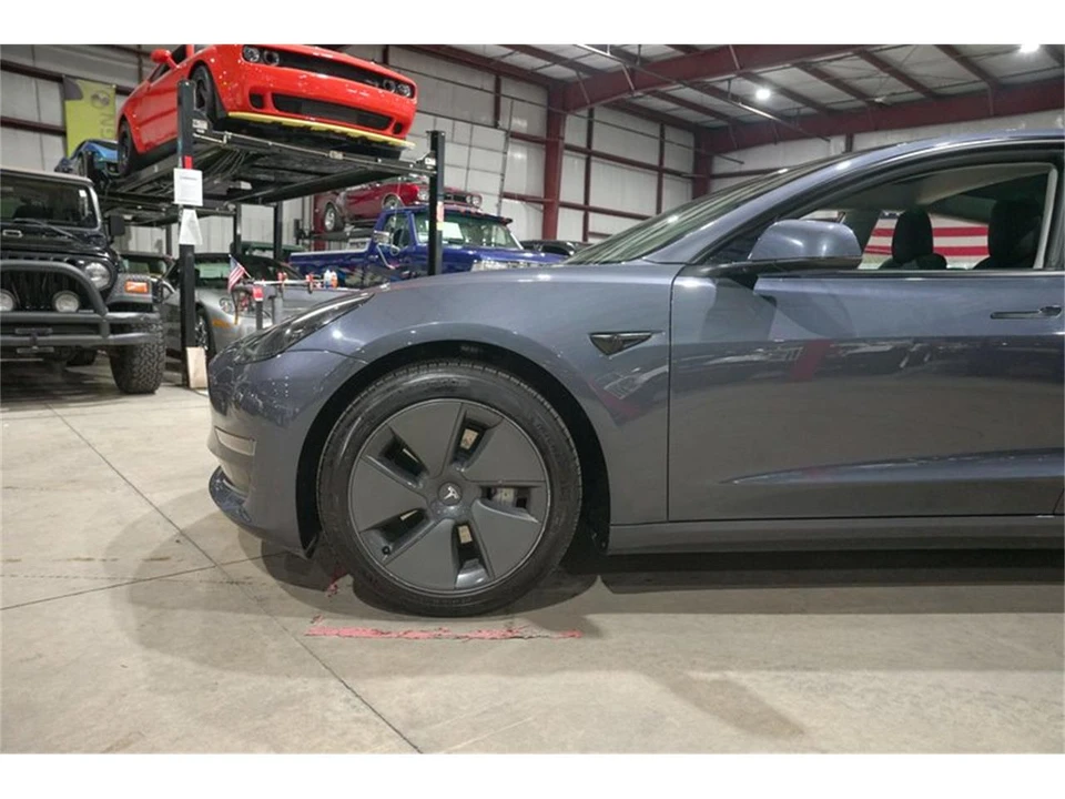 2023 Tesla Model 3 - Image 3 of 31