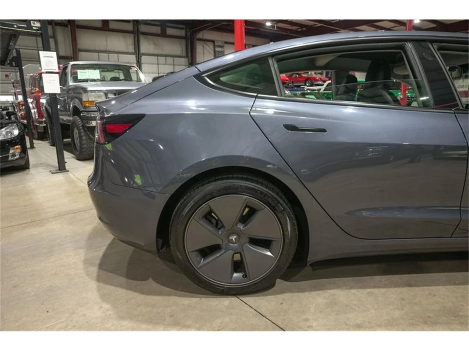 2023 Tesla Model 3 - Image 9 of 31