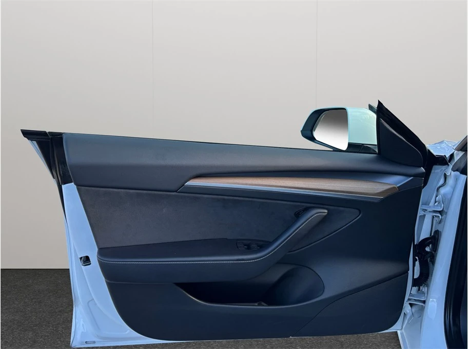 2023 Tesla Model S - Image 19 of 21