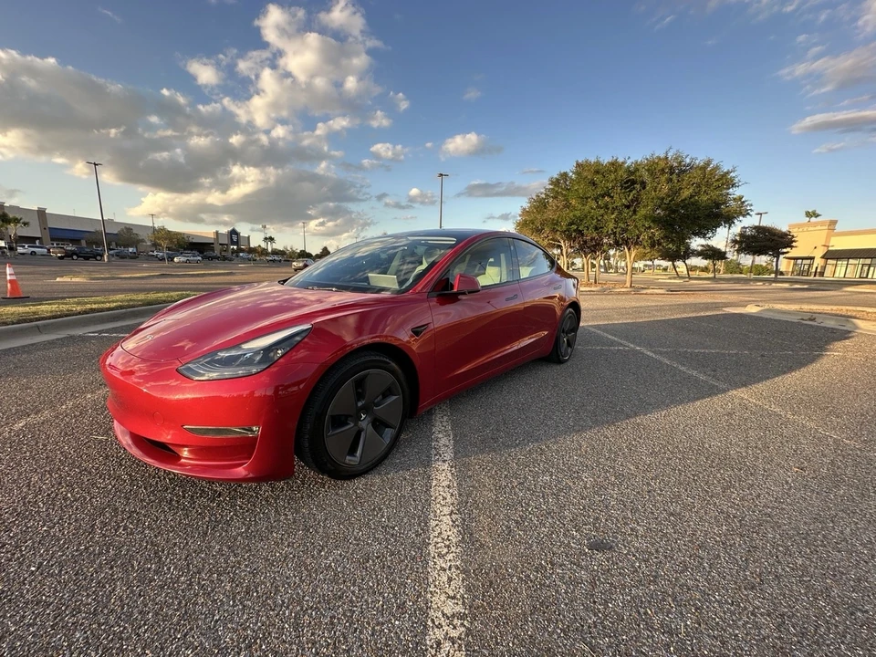 2023 Tesla Model 3 - Image 9 of 21