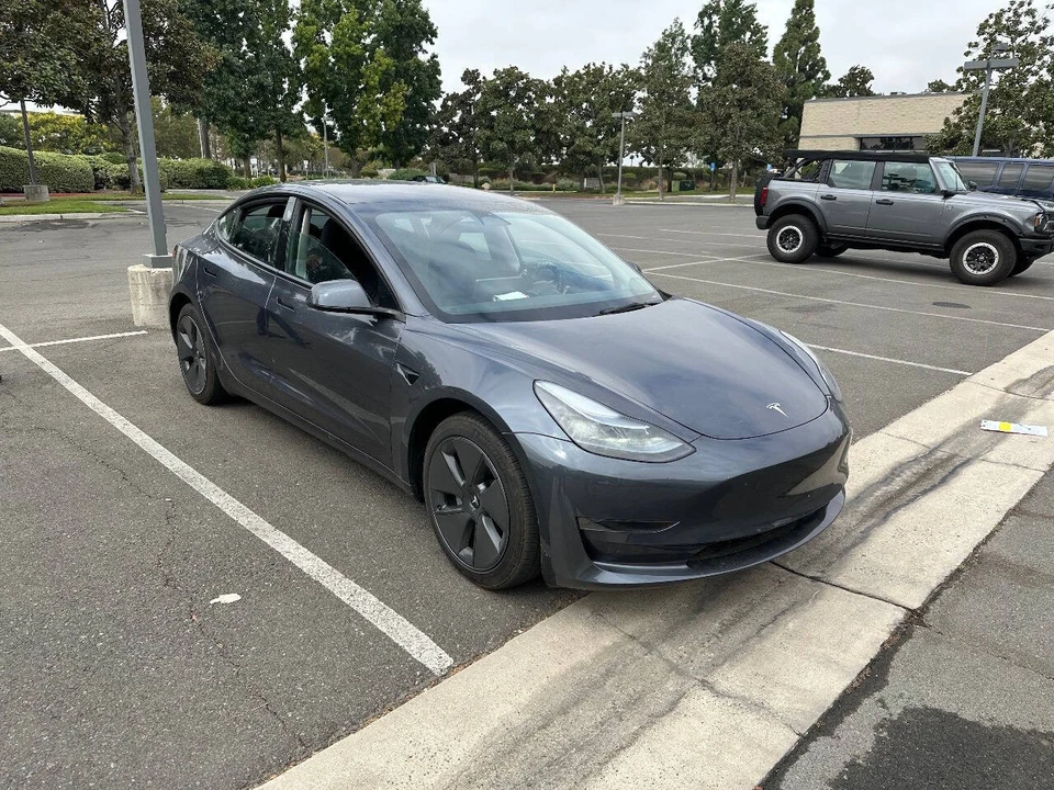 2023 Tesla Model 3 - Image 4 of 12