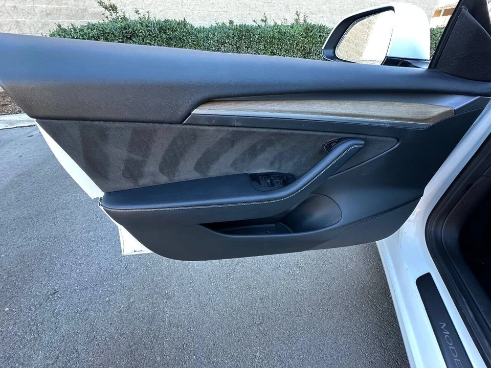 2023 Tesla Model 3 - Image 9 of 12