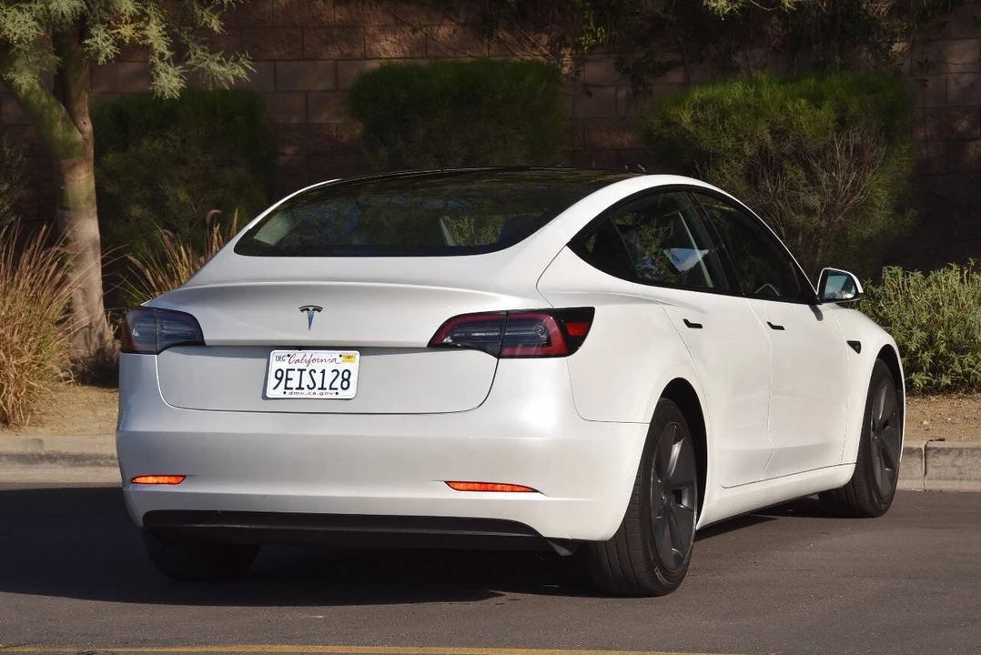 2023 Tesla Model 3 - Image 8 of 12