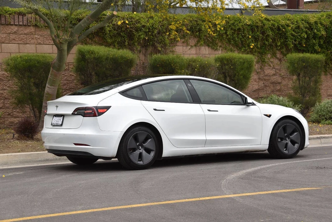2023 Tesla Model 3 - Image 10 of 12