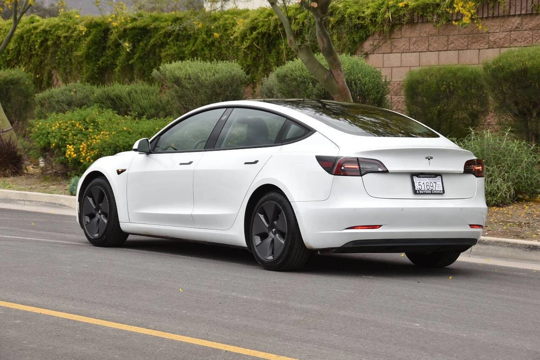 2023 Tesla Model 3 - Image 4 of 12
