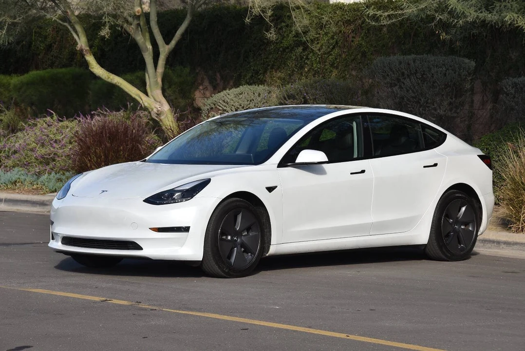 2023 Tesla Model 3 - Image 6 of 12