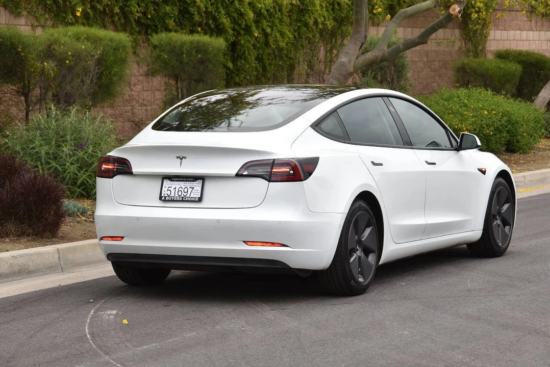 2023 Tesla Model 3 - Image 7 of 12