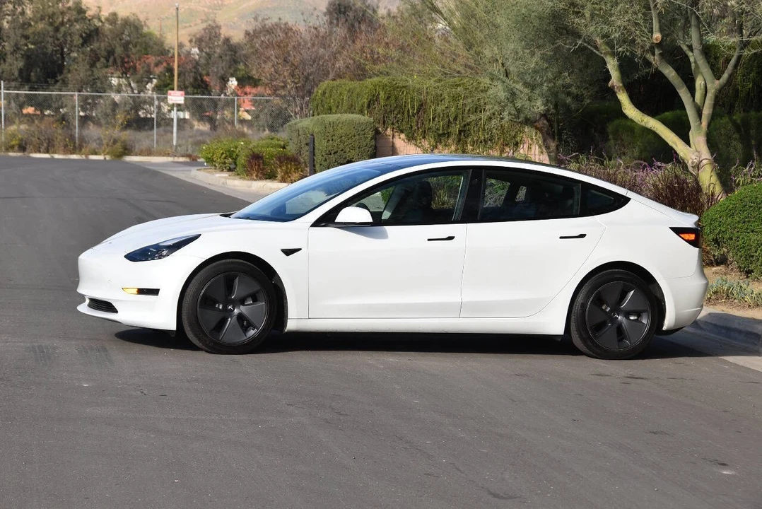 2023 Tesla Model 3 - Image 7 of 12