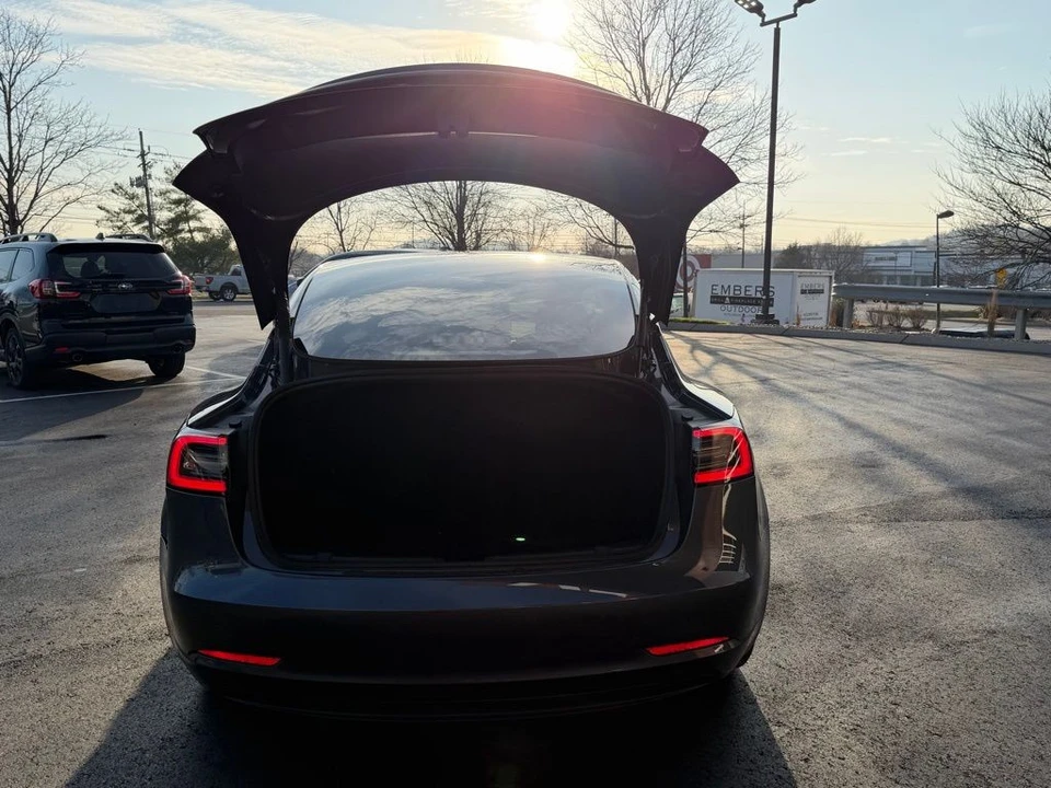 2023 Tesla Model 3 - Image 4 of 13