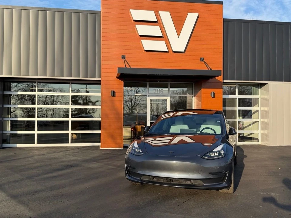2023 Tesla Model 3 - Image 2 of 13