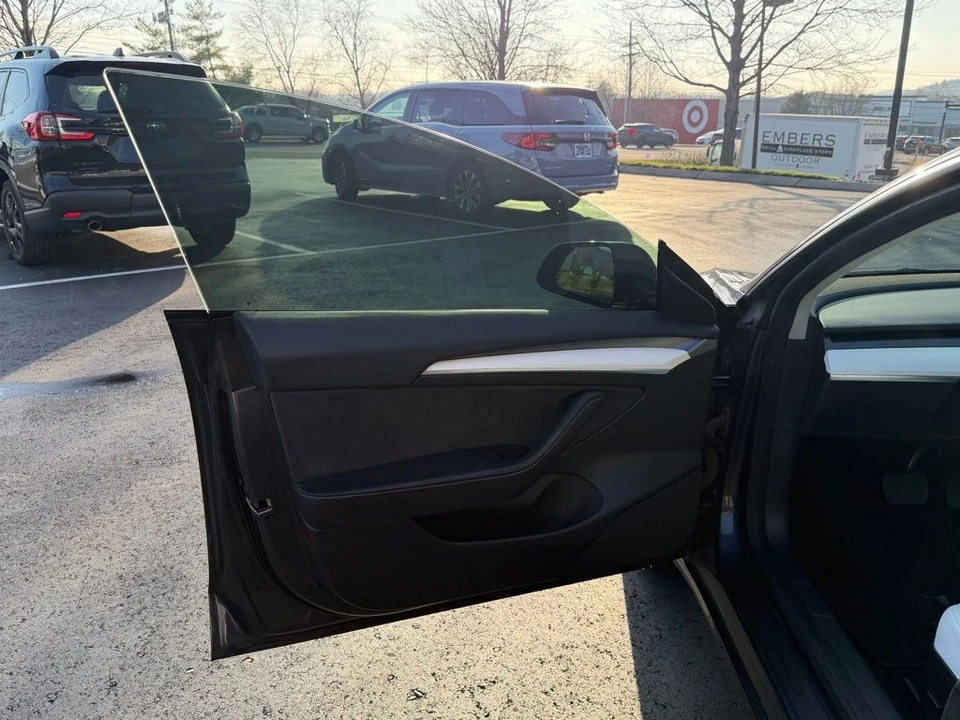 2023 Tesla Model 3 - Image 5 of 13
