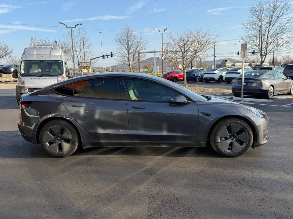 2023 Tesla Model 3 - Image 3 of 13