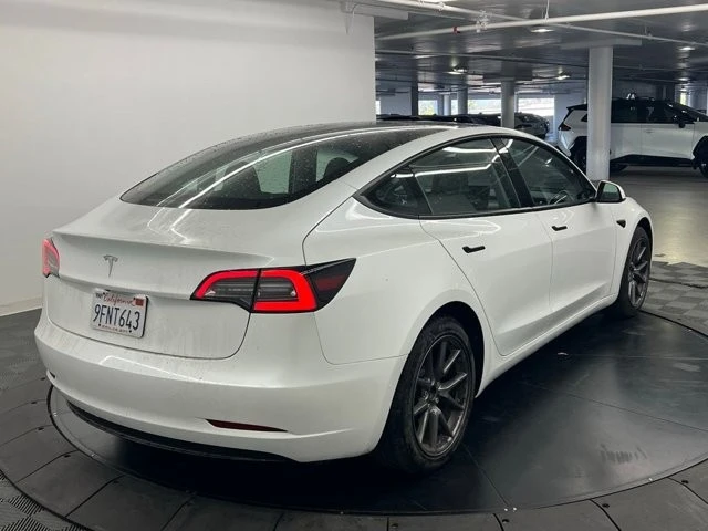 2023 Tesla Model 3 - Image 4 of 9