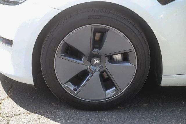 2023 Tesla Model 3 - Image 9 of 21
