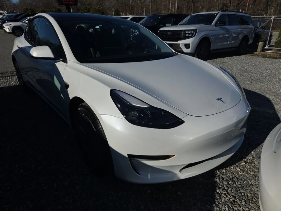2023 Tesla Model 3 - Image 2 of 6