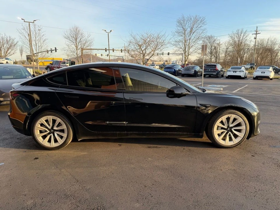 2023 Tesla Model 3 - Image 4 of 16