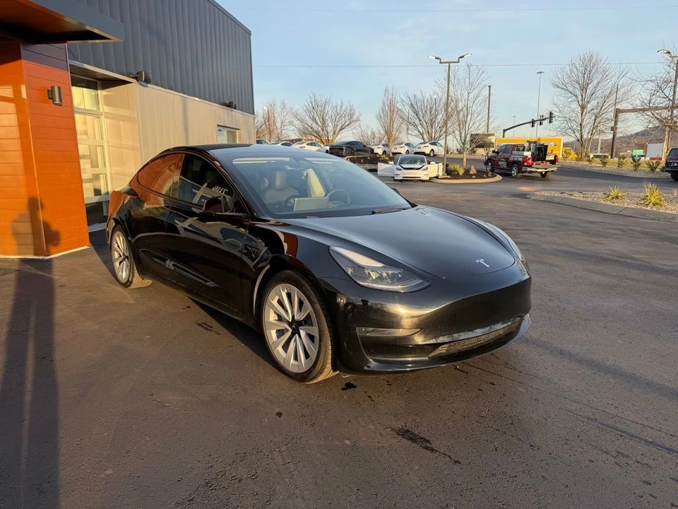 2023 Tesla Model 3 - Image 3 of 16