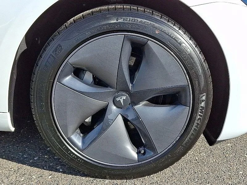 2023 Tesla Model 3 - Image 9 of 12