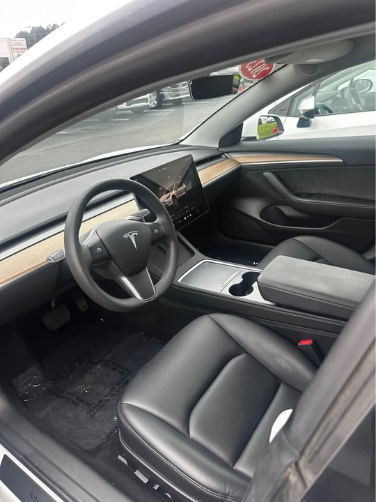 2023 Tesla Model 3 - Image 4 of 6