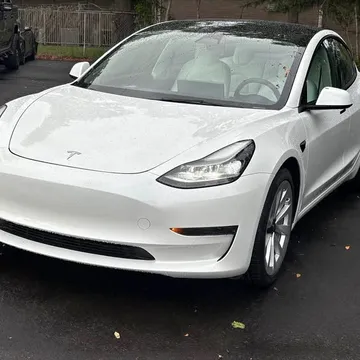 2023 Tesla Model 3 Base w/Mid Range Battery