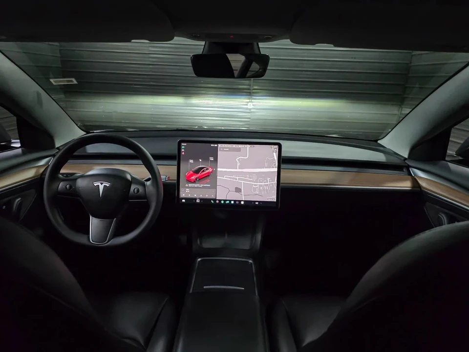 2023 Tesla Model 3 - Image 11 of 12