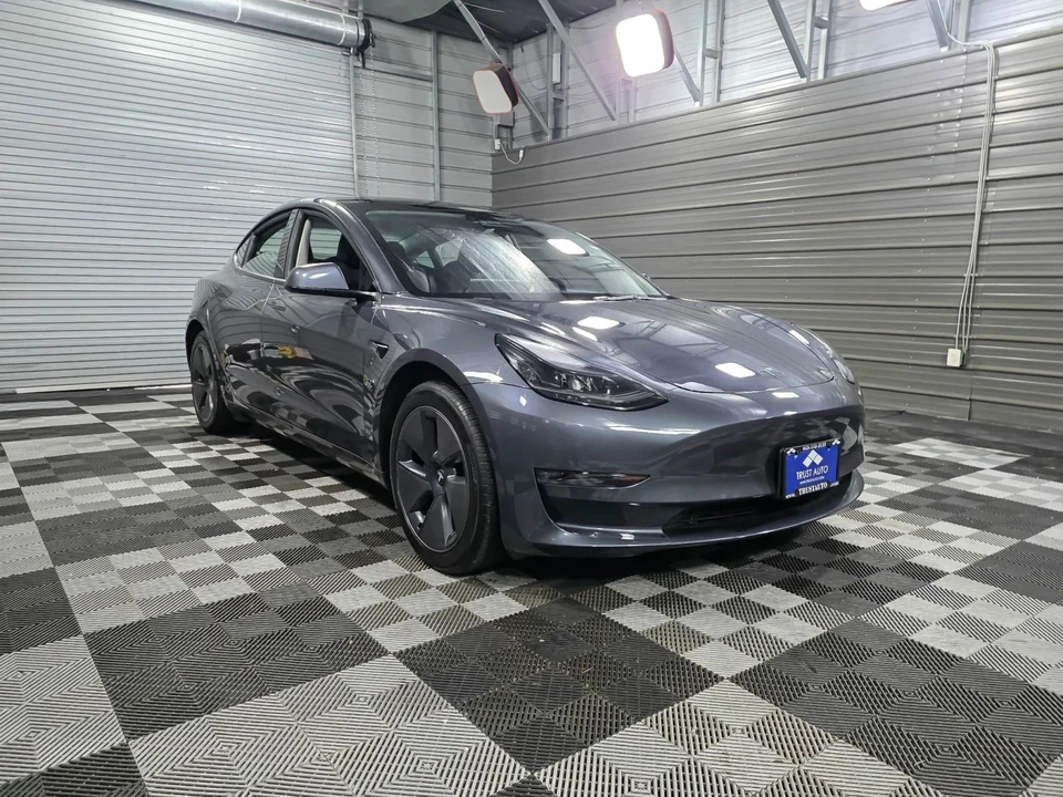 2023 Tesla Model 3 - Image 4 of 12