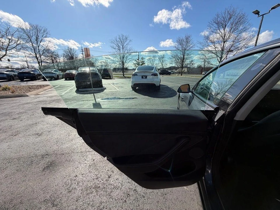 2023 Tesla Model 3 - Image 8 of 15