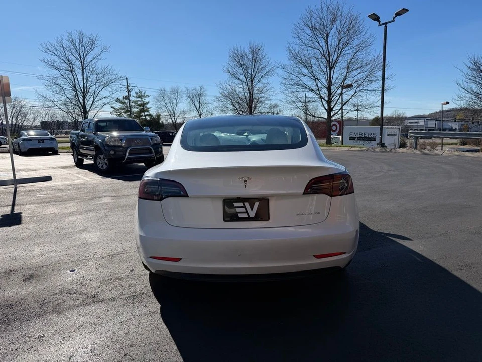 2023 Tesla Model 3 - Image 4 of 15