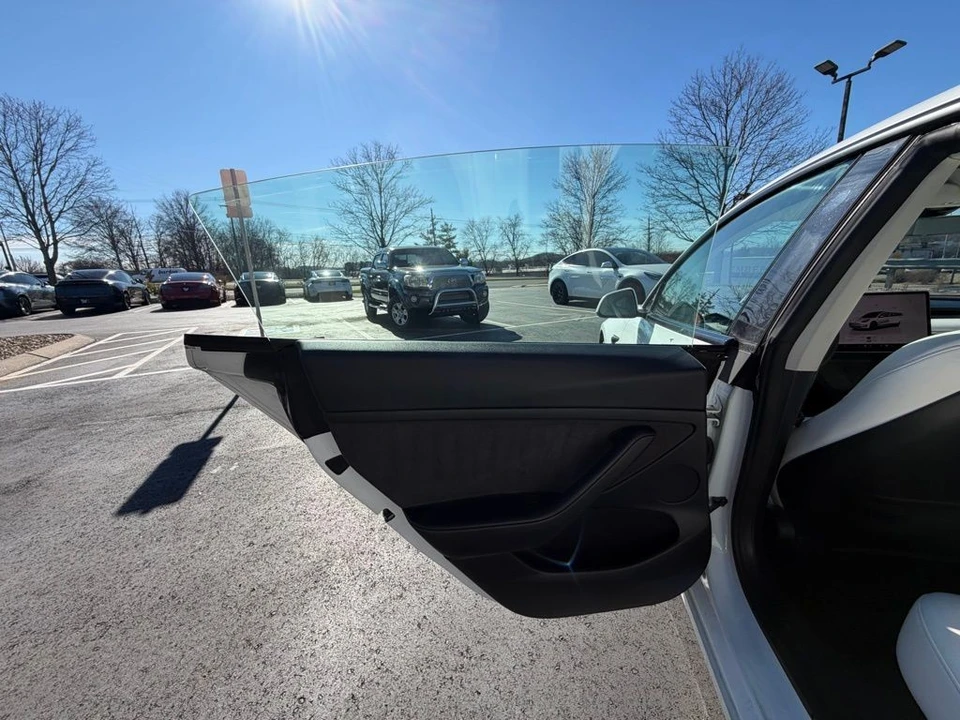 2023 Tesla Model 3 - Image 9 of 15