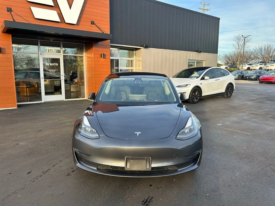 2023 Tesla Model 3 - Image 2 of 18