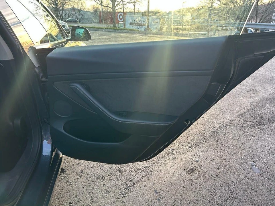 2023 Tesla Model 3 - Image 9 of 18