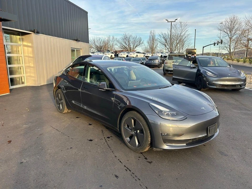 2023 Tesla Model 3 - Image 3 of 18
