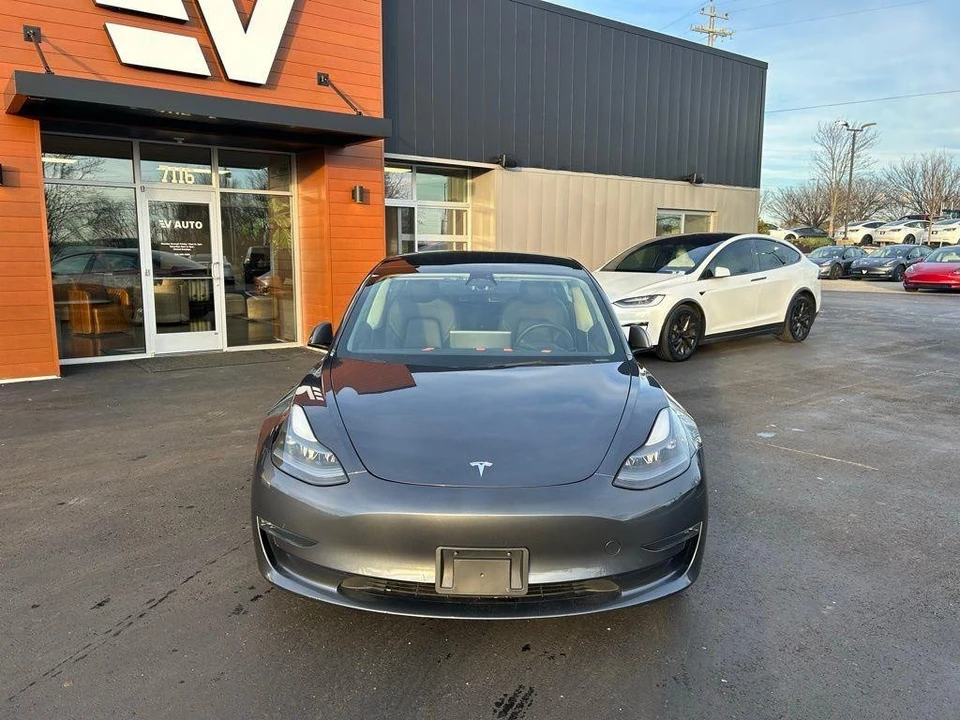 2023 Tesla Model 3 - Image 2 of 18