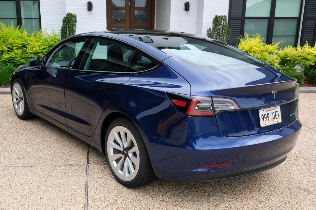 2023 Tesla Model 3 - Image 4 of 31
