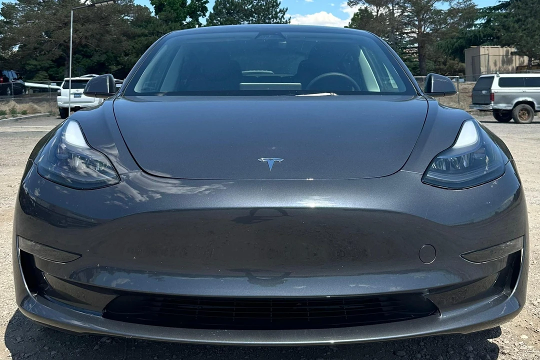 2023 Tesla Model 3 - Image 2 of 31