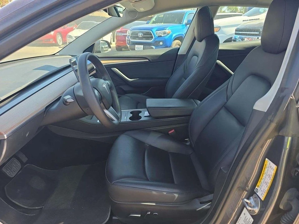 2023 Tesla Model 3 - Image 4 of 10