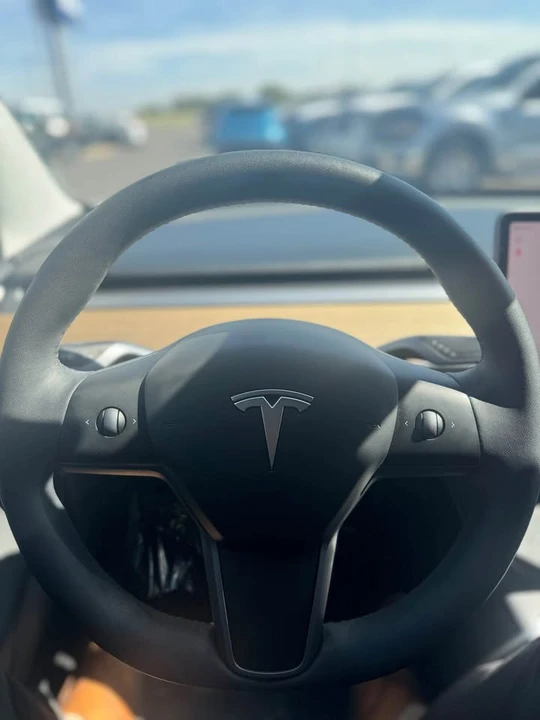 2023 Tesla Model 3 - Image 8 of 11