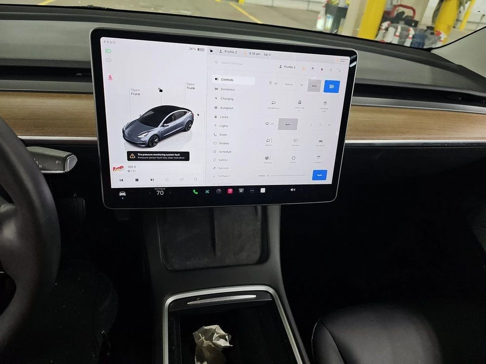2023 Tesla Model 3 - Image 6 of 10