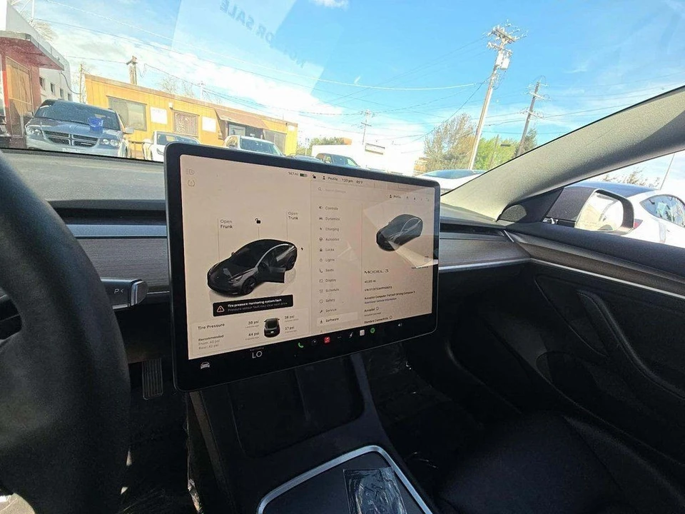 2023 Tesla Model S - Image 6 of 10