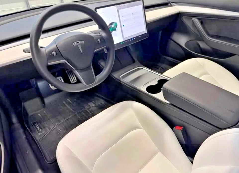 2023 Tesla Model 3 Performance - Image 6 of 11