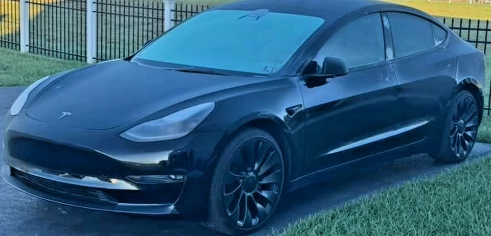 2023 Tesla Model 3 Performance - Image 4 of 11