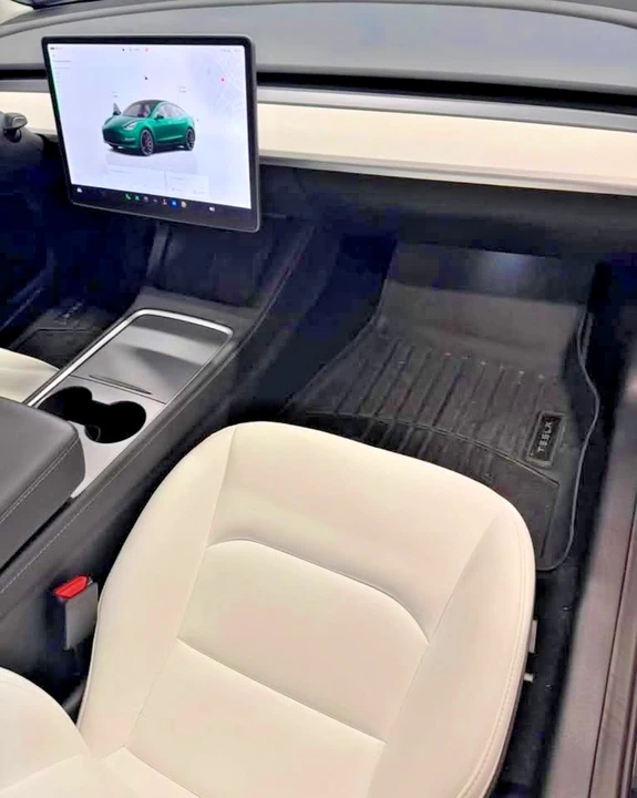 2023 Tesla Model 3 Performance - Image 7 of 11