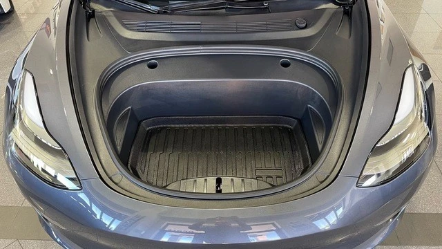 2023 Tesla Model 3 Performance - Image 18 of 21